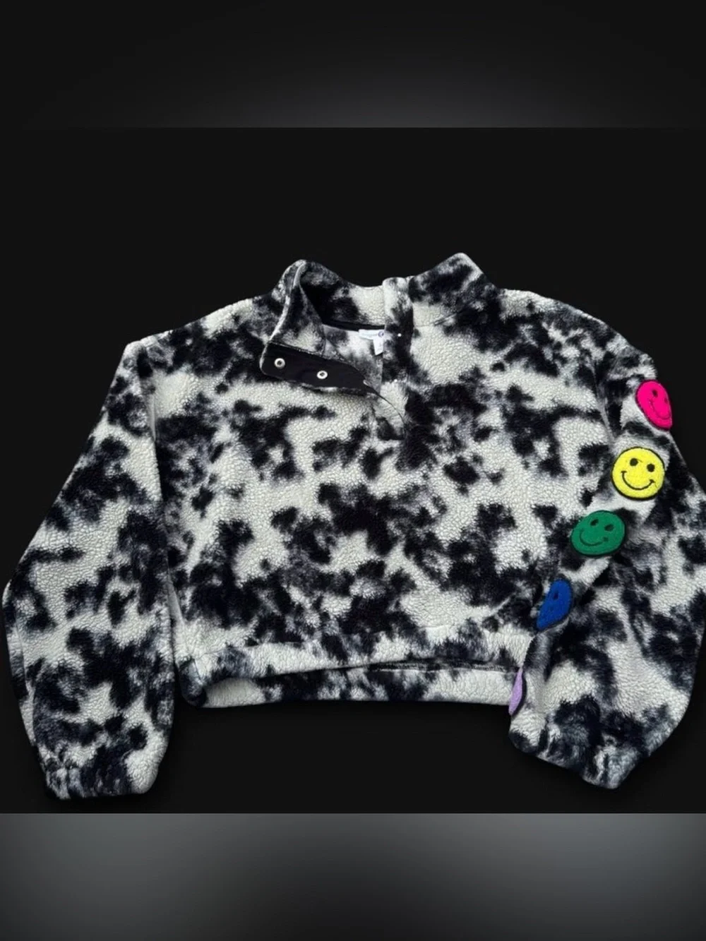 Girls cropped, quarter-snap fleece pullover from the brand Sugar & Jade. - Picture 5 of 7